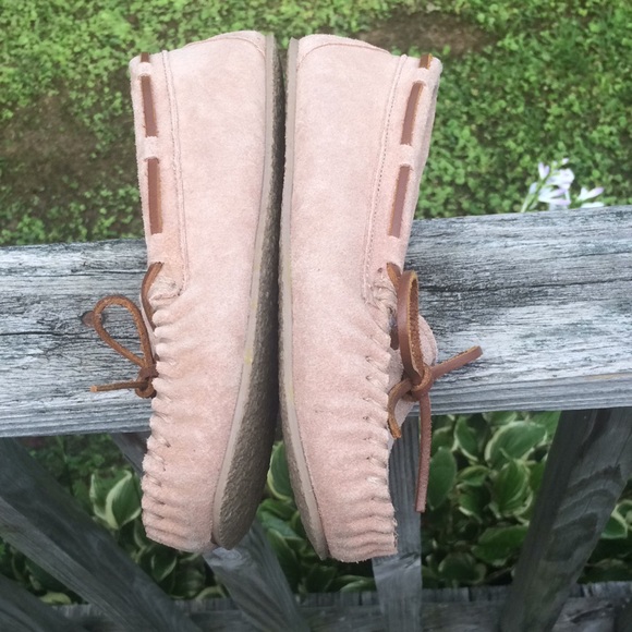 Minnetonka size 6 suede fuzzy slippers size 6 - Picture 3 of 6